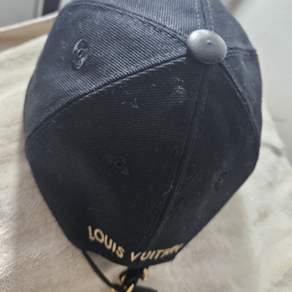 LV BLACK HAT - Picture 9 of 16
